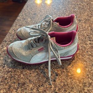 NWOT Girls Puma size 1 glitter shoes